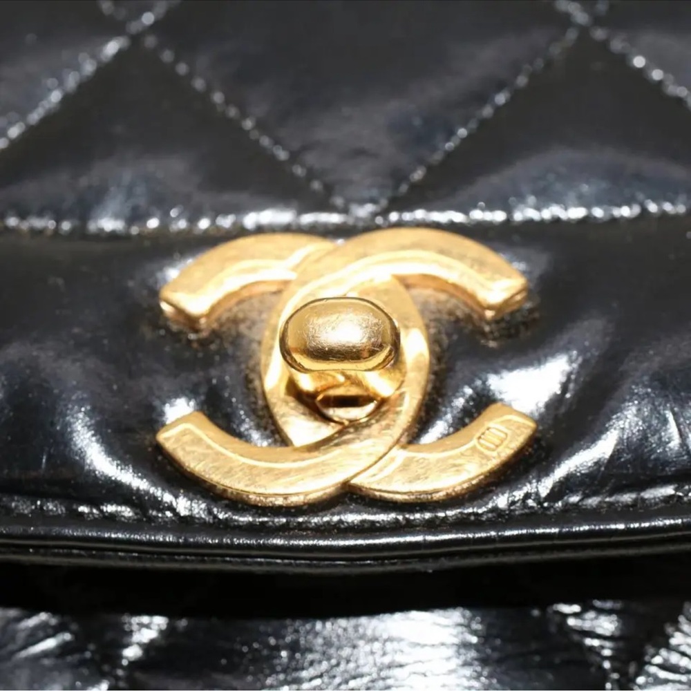 CHANEL DIANA Single Flap Quilted Patent Leather Bag - Picture 13 of 15